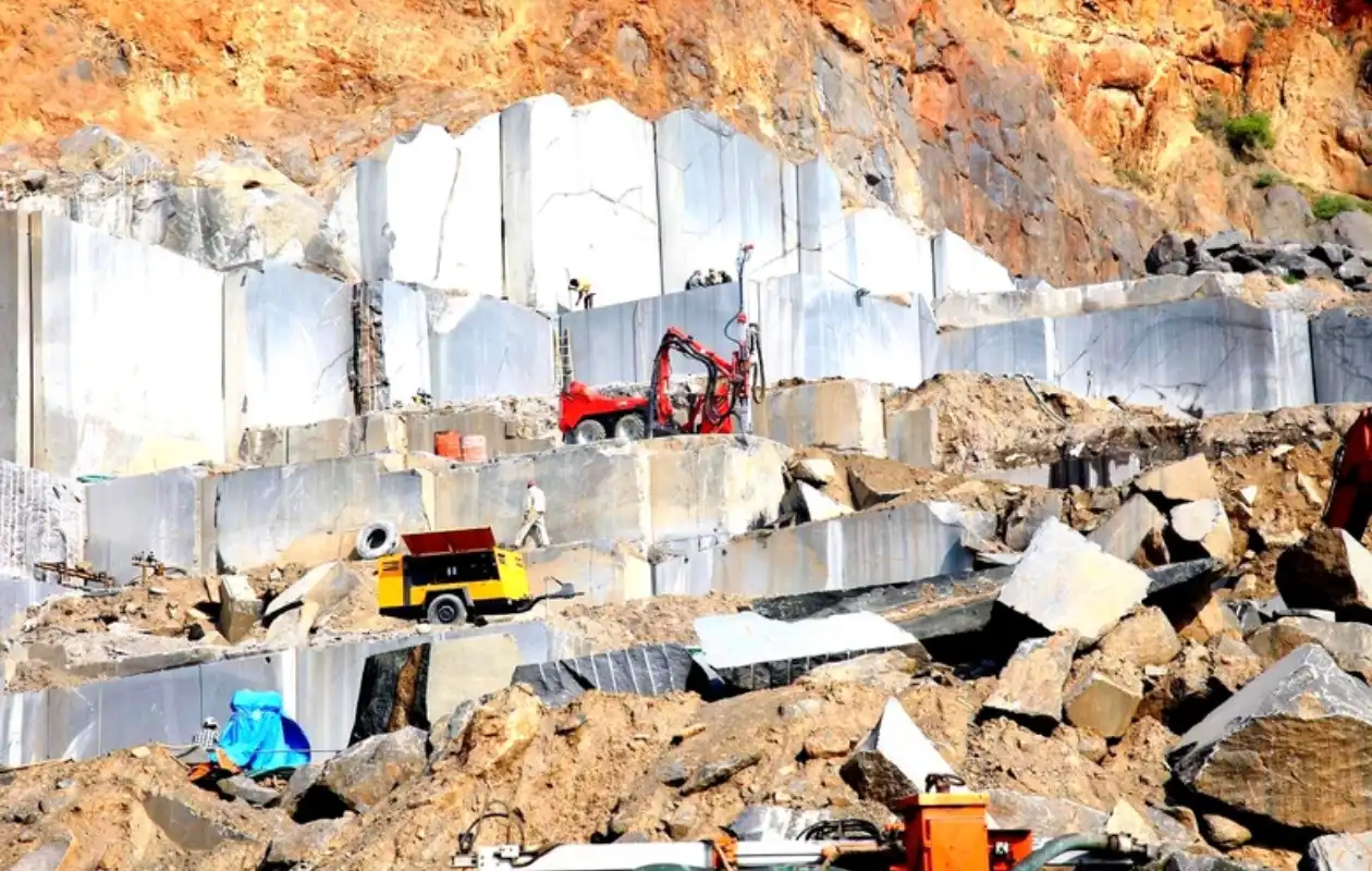 Bộ Xây dựng vừa ban hành Thông tư 11/2026/TT-BXD, Bốn nhóm khoáng sản làm vật liệu xây dựng được phép xuất khẩu