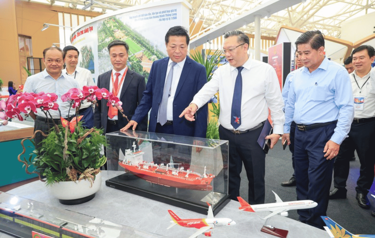 Bộ trưởng Trần Hồng Minh kêu gọi hiến tặng tư liệu, hiện vật lưu giữ lịch sử ngành