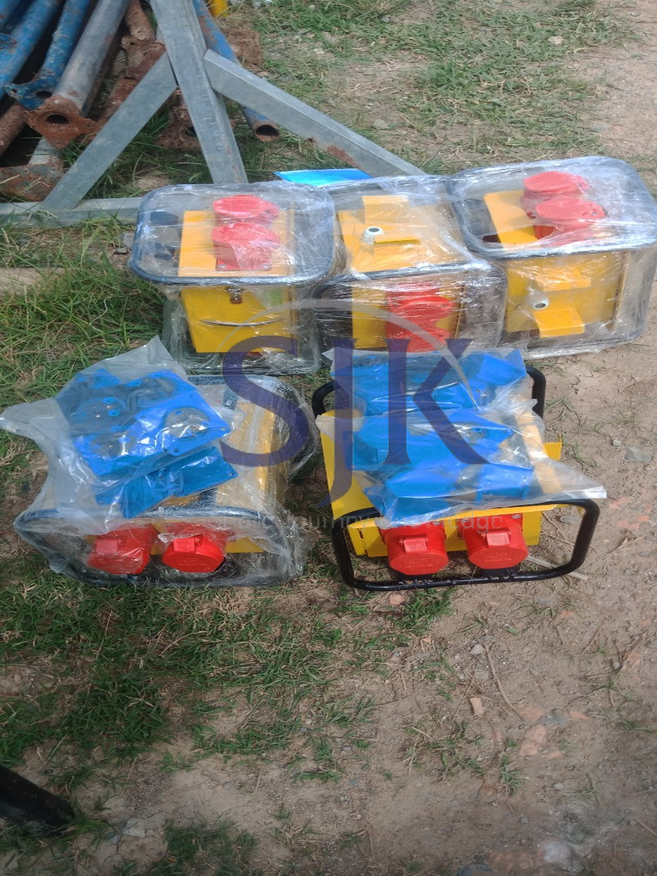 Hộp nguồn thi công khung sắt