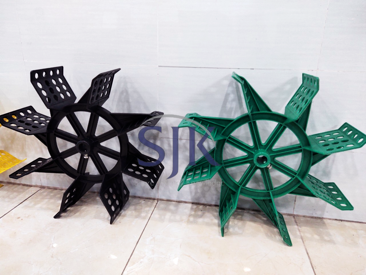 Quạt nước 8 cánh trong ao tôm 