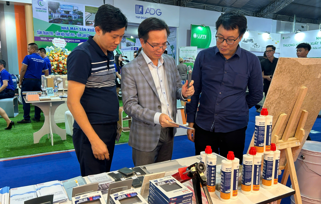 NSƯT Chí Trung trải nghiệm công nghệ chống thấm số một trong kỷ nguyên vật liệu xanh