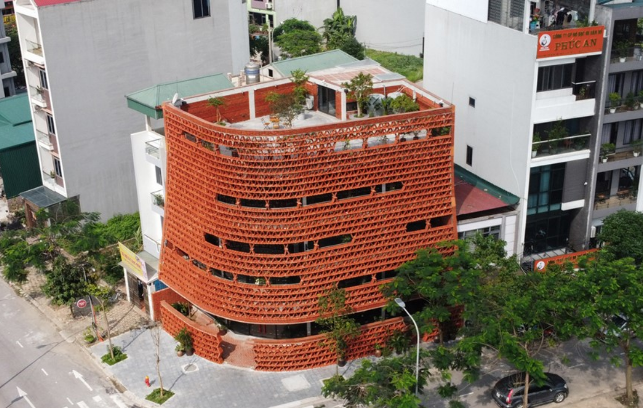 Xu hướng kiến trúc hiện nay, định vị bản sắc từ vật liệu gạch, ngói